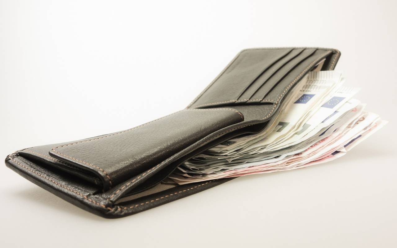 Portemonnaie Geld Geldscheine Banknoten Finanzen Dummy Pixabay