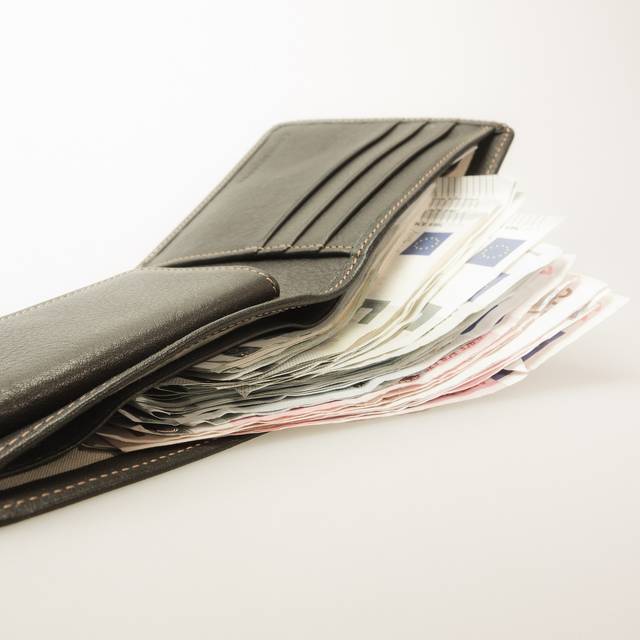 Portemonnaie Geld Geldscheine Banknoten Finanzen Dummy Pixabay