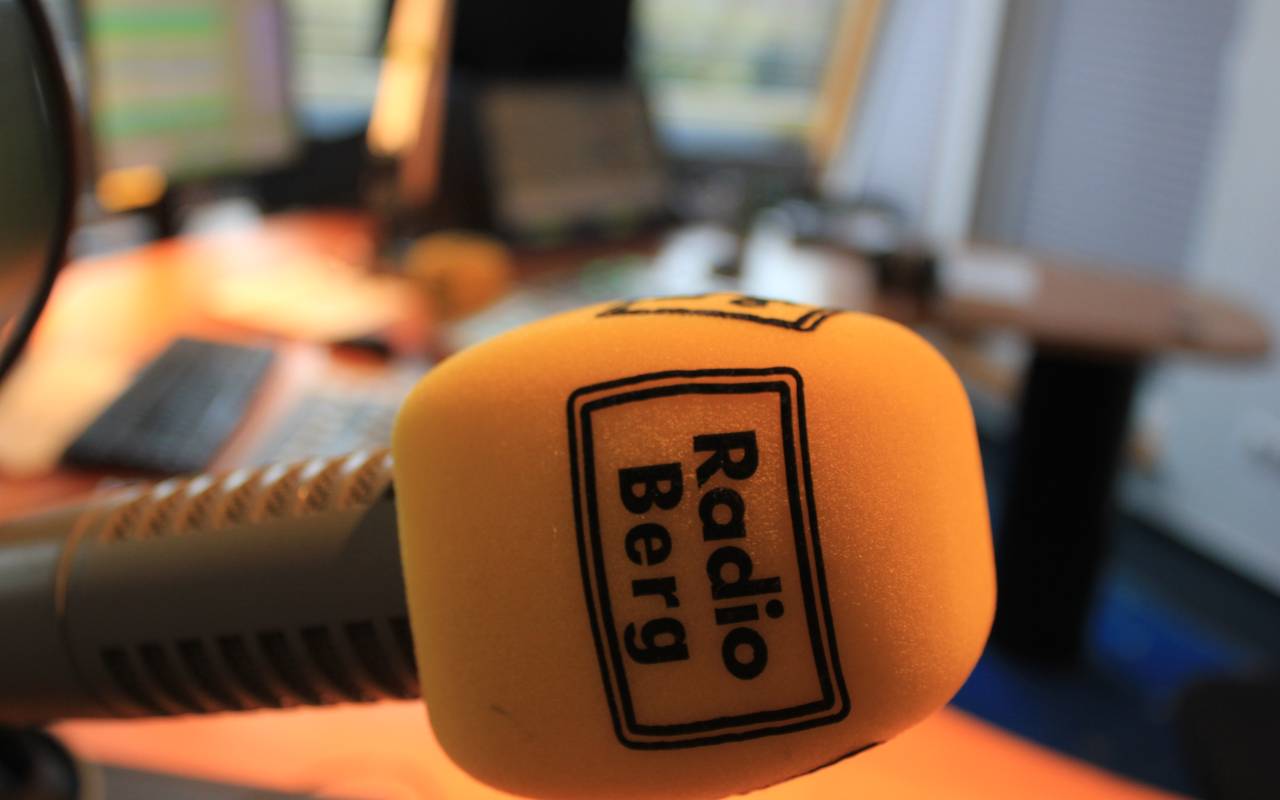 Mikrofon Logo Radio Berg Mischpult Sendestudio Studio