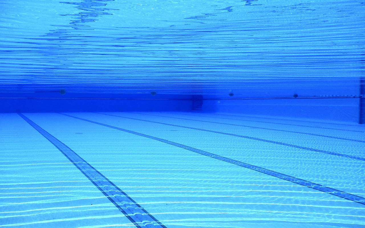 Hallenbad Schwimmbecken Freibad Wasser Becken Dummy Pixabay