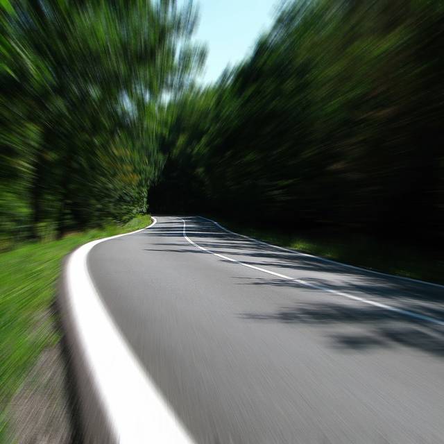 Straße Landstraße Kurve kurvig gefährlich Dummy Pixabay