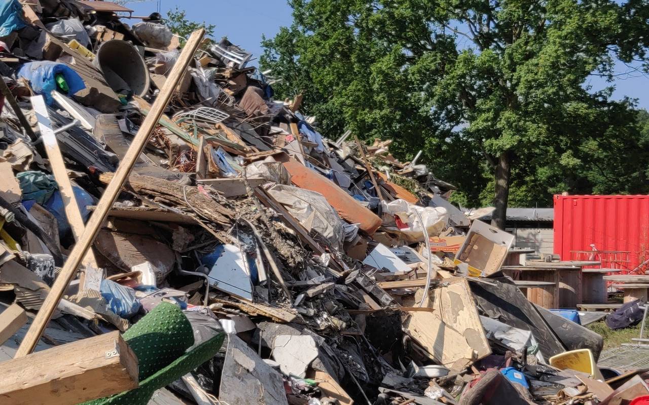 Müll nach Unwetter Leichlingen