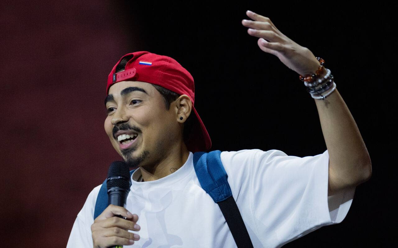 Comedian Tony Bauer steht bei der Sonderausgabe der Prosieben Fernsehsendung "TV Total XXL" in der Lanxess Arena. Die Folge wurde am 31.08.2024 ausgestrahlt.