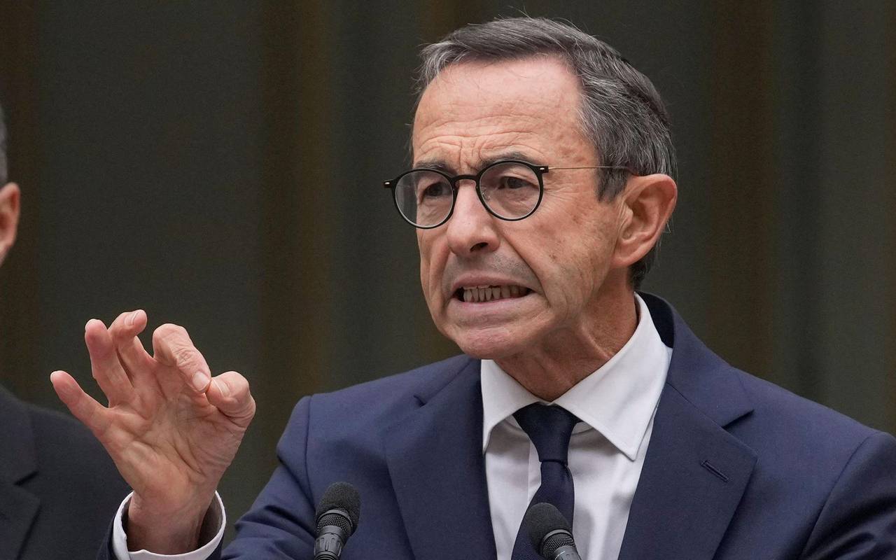 Zurückgetretener Premier soll in Paris Weg aus Krise finden