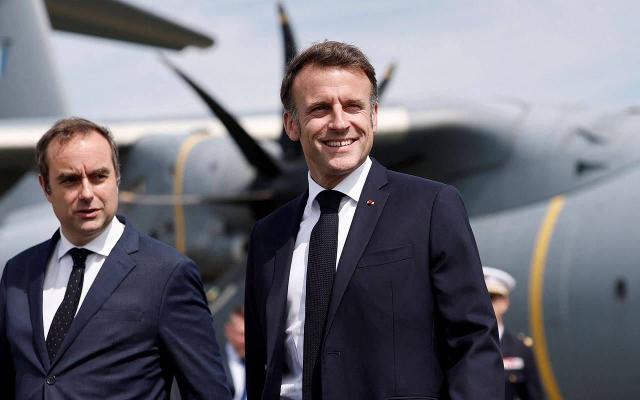 Zurückgetretener Premier soll in Paris Weg aus Krise finden