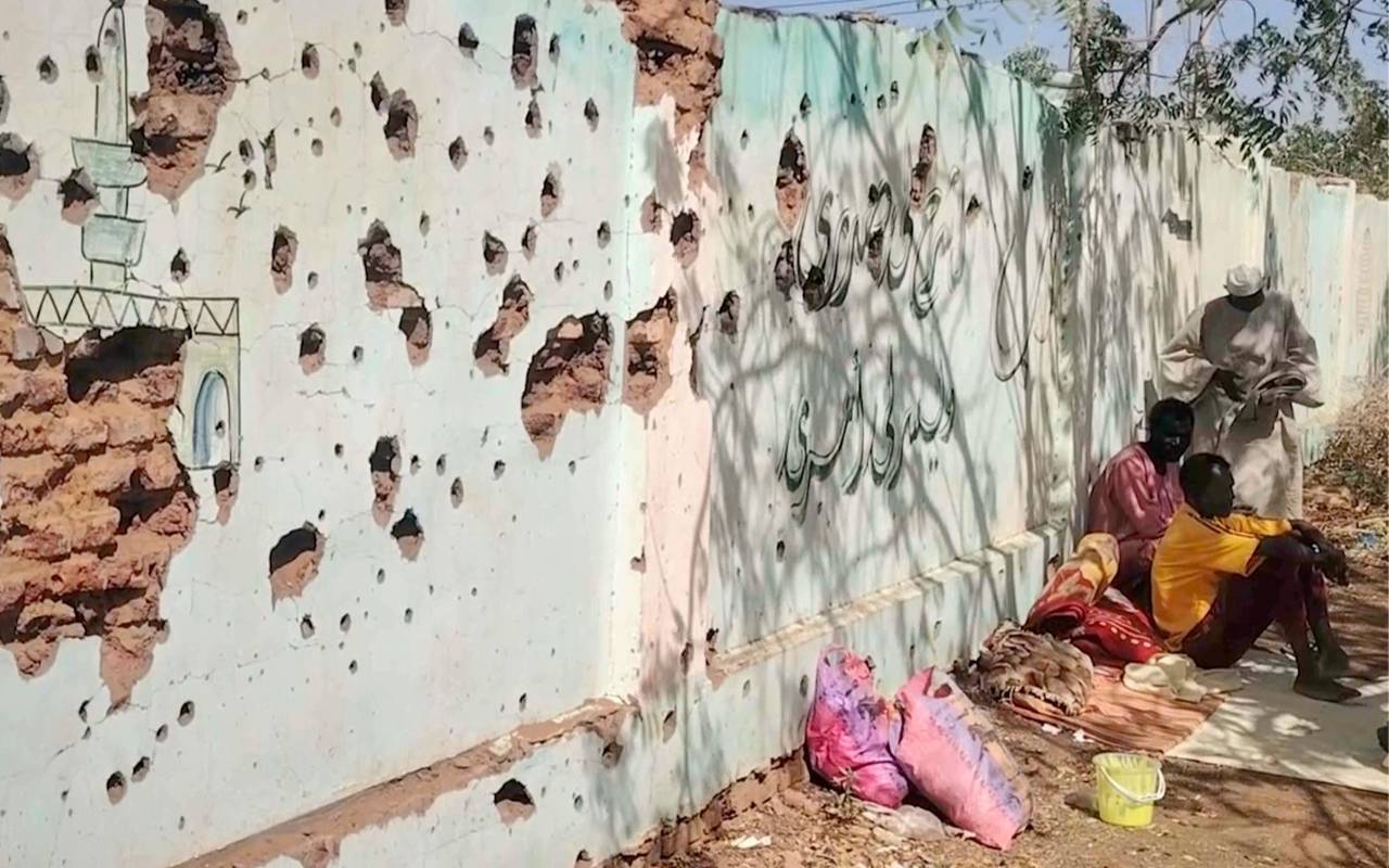 Zehntausende Menschen flüchten aus der Stadt Al-Faschir im Sudan