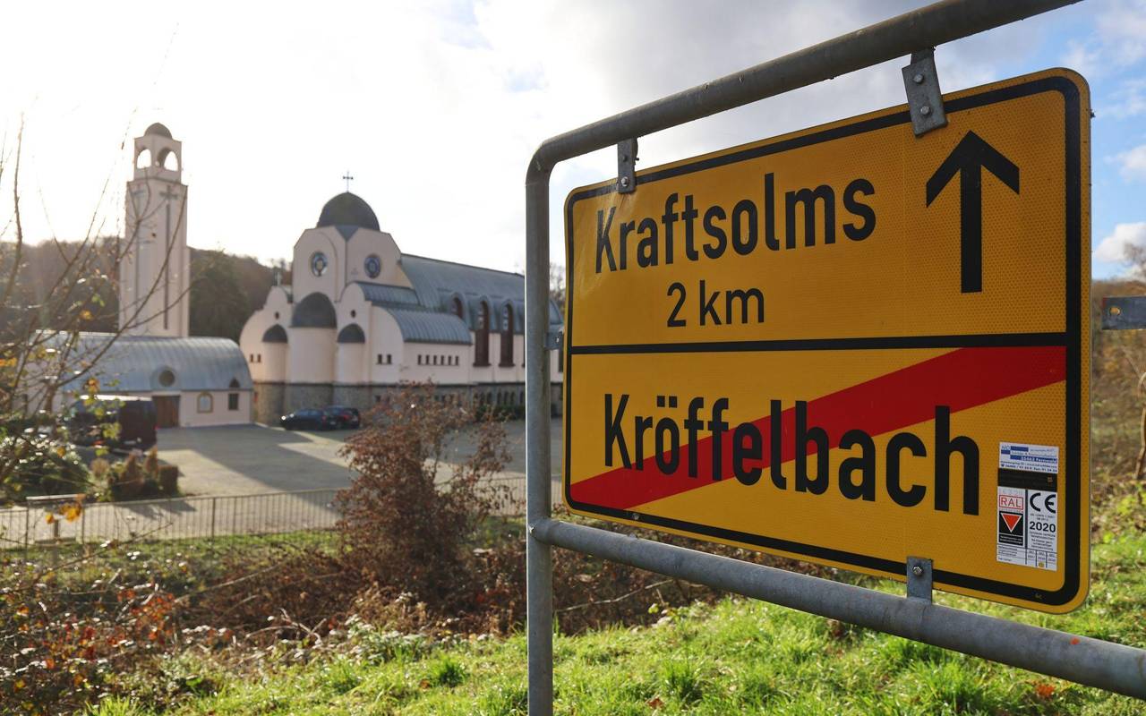Baby vor Kloster im hessischen Waldsolms gefunden