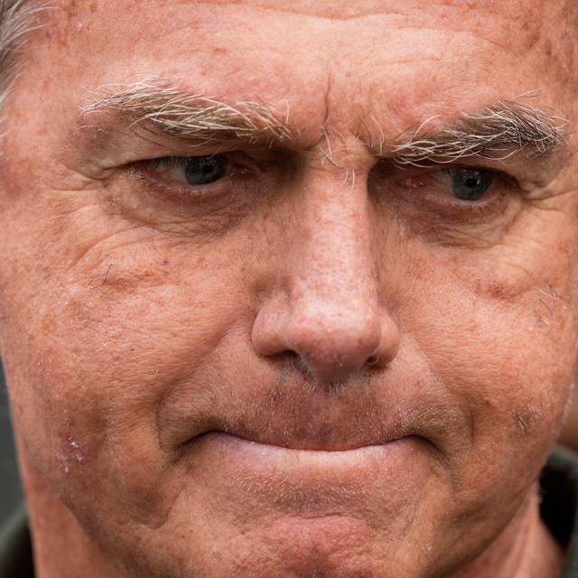 Jair Bolsonaro verlässt ein Krankenhaus