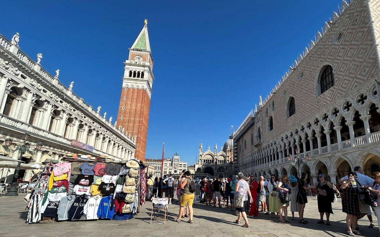 Blick auf den Markusplatz in Venedig