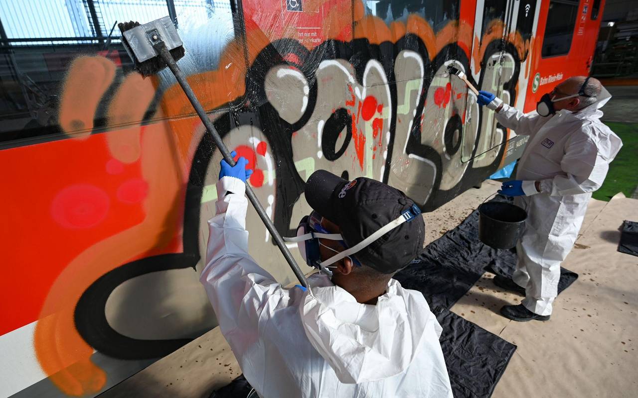 Graffiti-Entfernung bei der Bahn