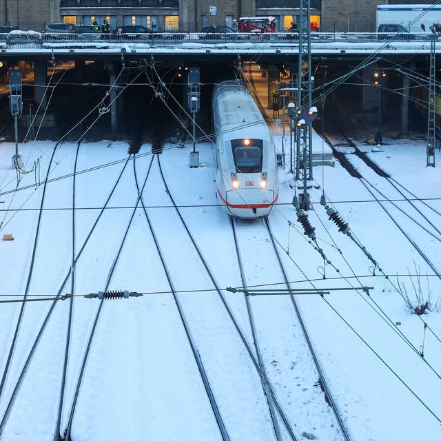 Nach Sturmtief Elli - Bahnverkehr im Norden wieder angelaufen