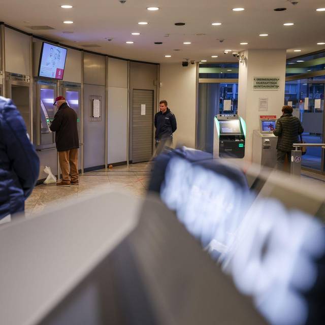 Sparkasse Gelsenkirchen-Buer öffnet nach Einbruch SB-Bereich