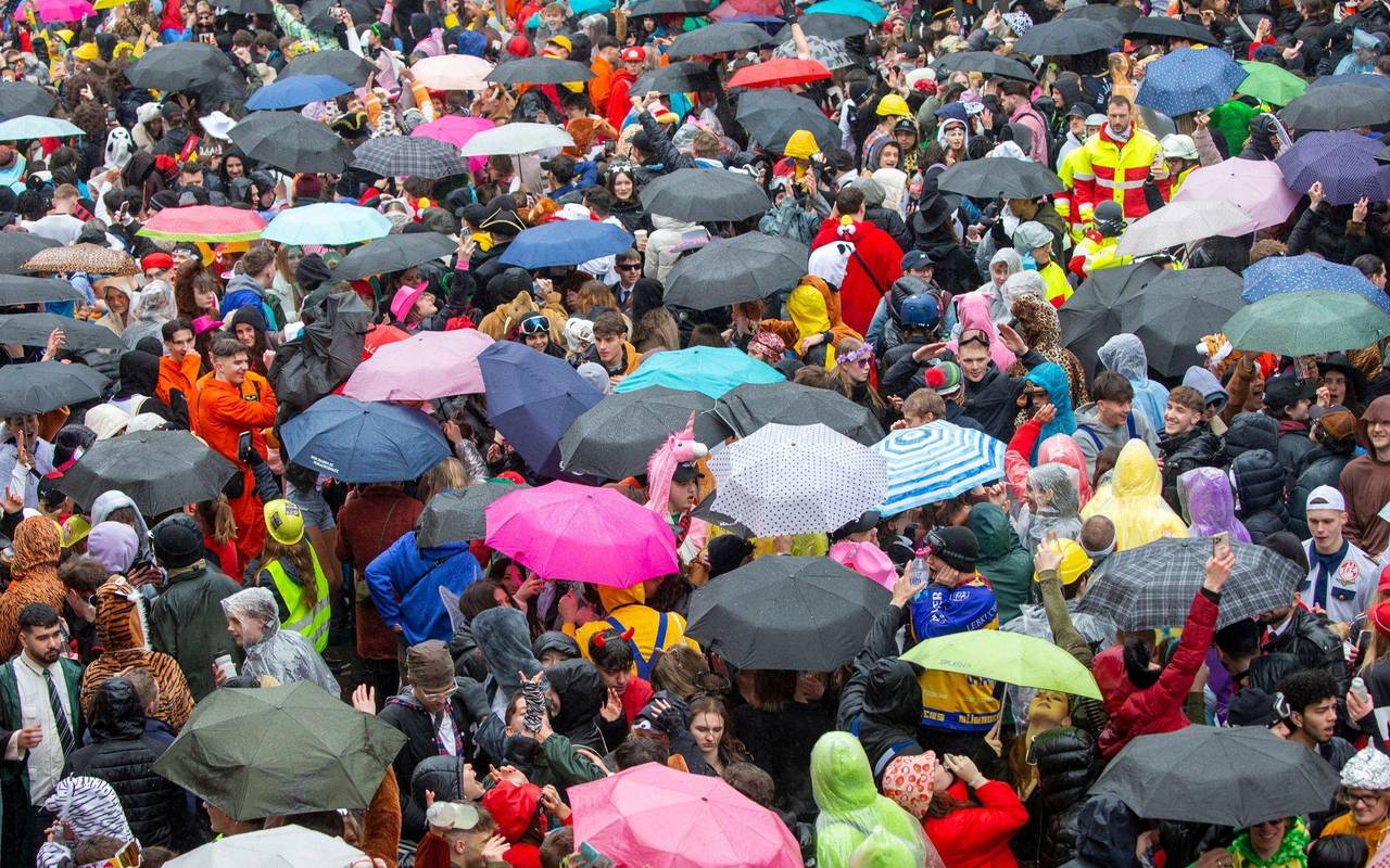 Vereinzelt Regen und milde Temperaturen bis Rosenmontag erwartet.