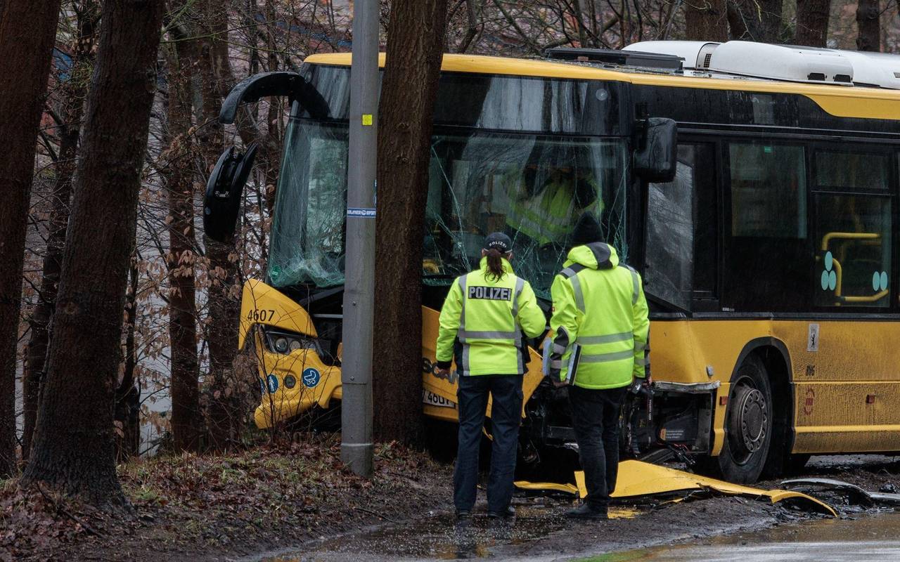 Zwölf Verletzt bei Busunfall in Berlin