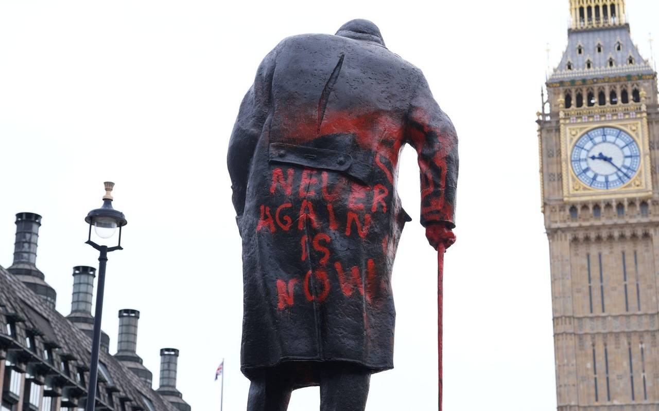 Berühmte Statue von Churchill in London beschmiert