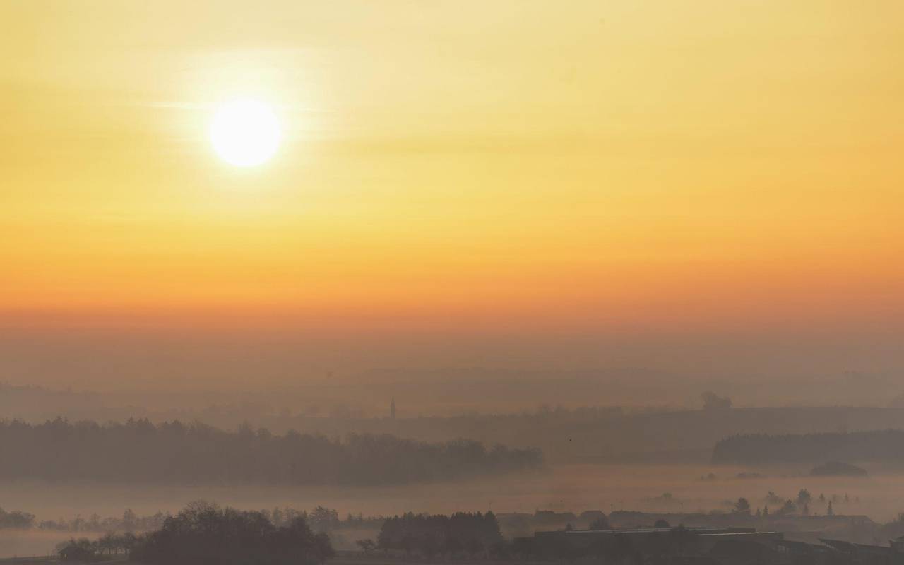 Saharastaub - trübe Sonne am grauen Himmel