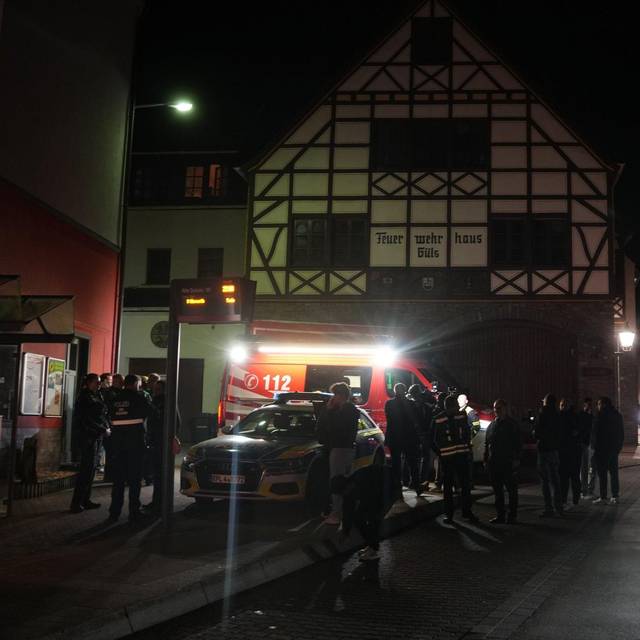 Lichtspektakel - Teile eines Meteoriten beschädigen Häuser