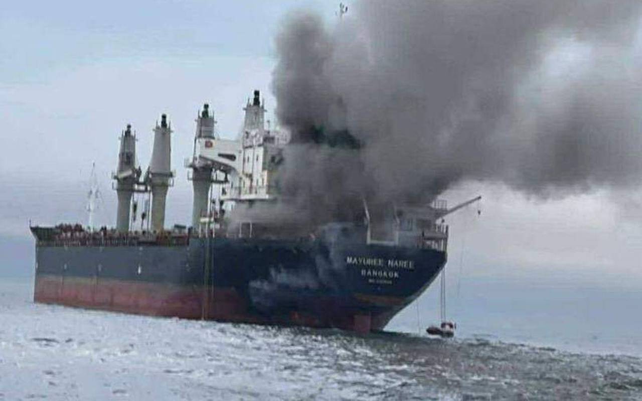 Iran-Krieg - Brand auf Frachtschiff in der Straße von Hormus