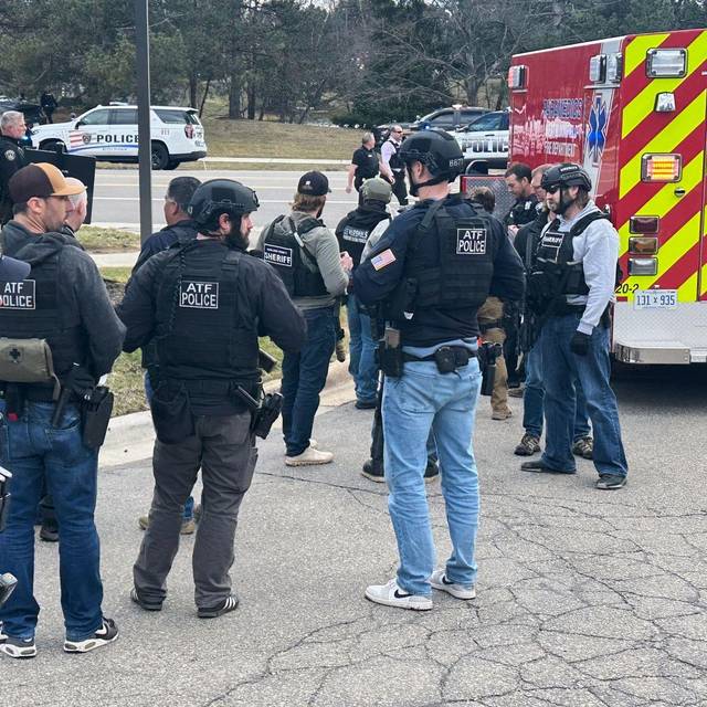 Berichte: Auto fährt in Synagoge in Michigan