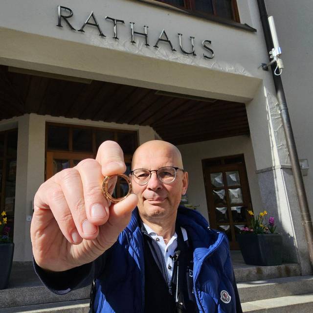 Besitzer aus Berlin holt verlorenen Ehering in Bayern ab