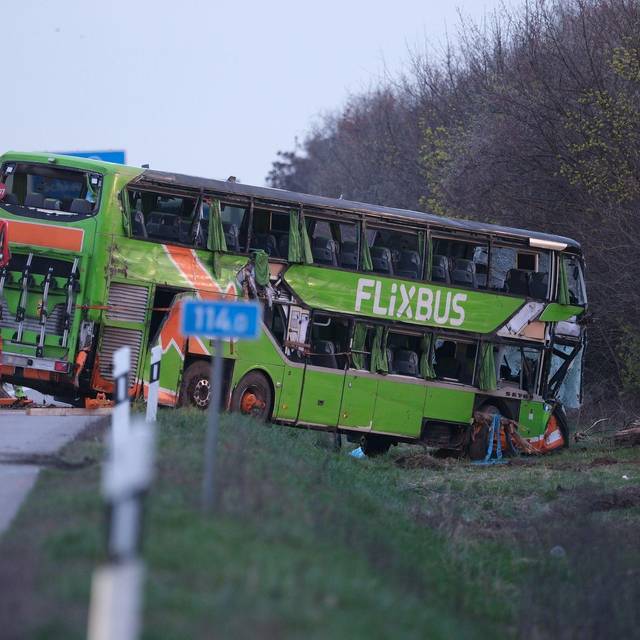 Unfall mit Reisebus auf A9 bei Leipzig