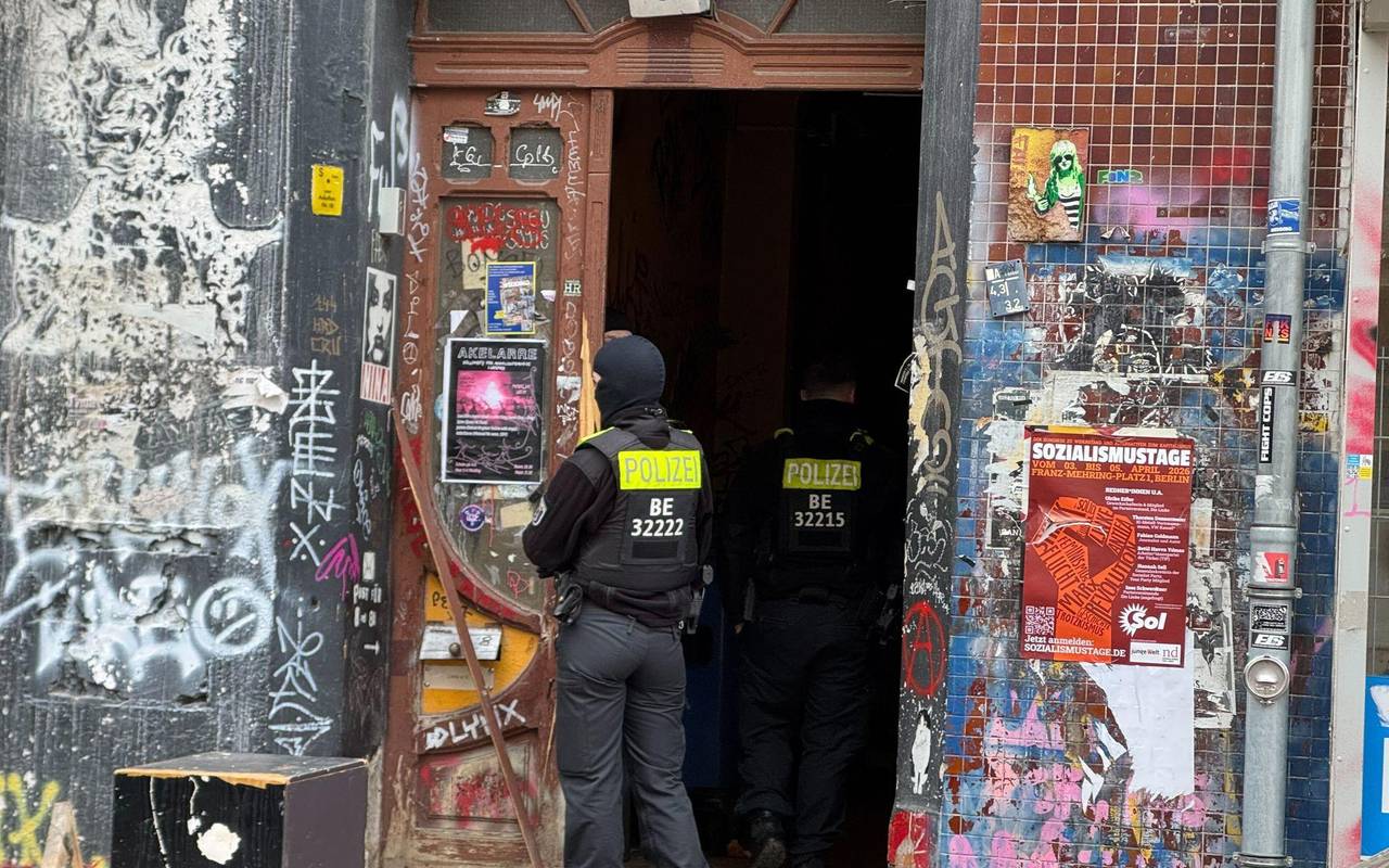 Razzia nach Anschlag auf Strommasten im September in Berlin