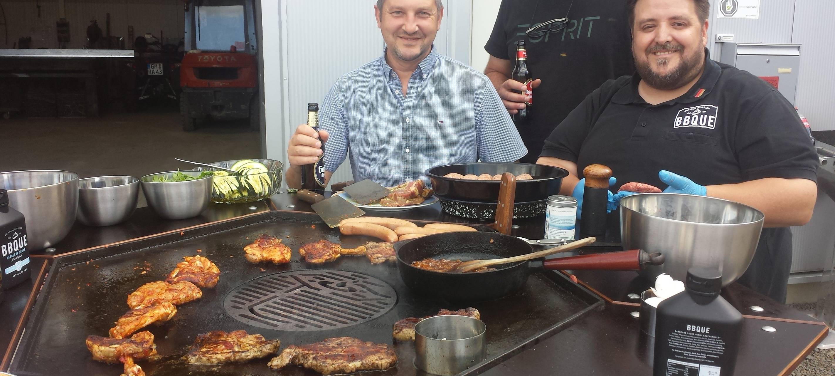 In der Tonne und im Einkaufswagen: So kurios grillt das Bergische