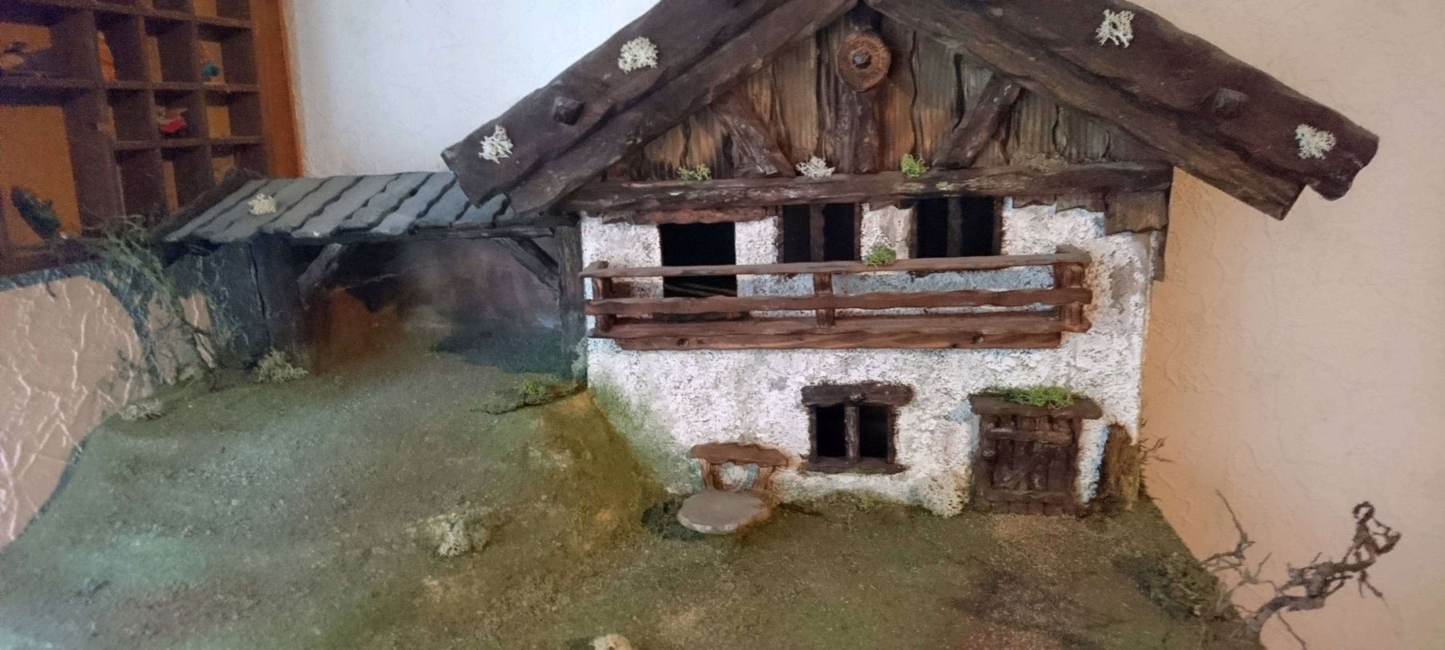 Gedanklich schon bei Weihnachten - Matthias aus Bergneustadt baut Krippen