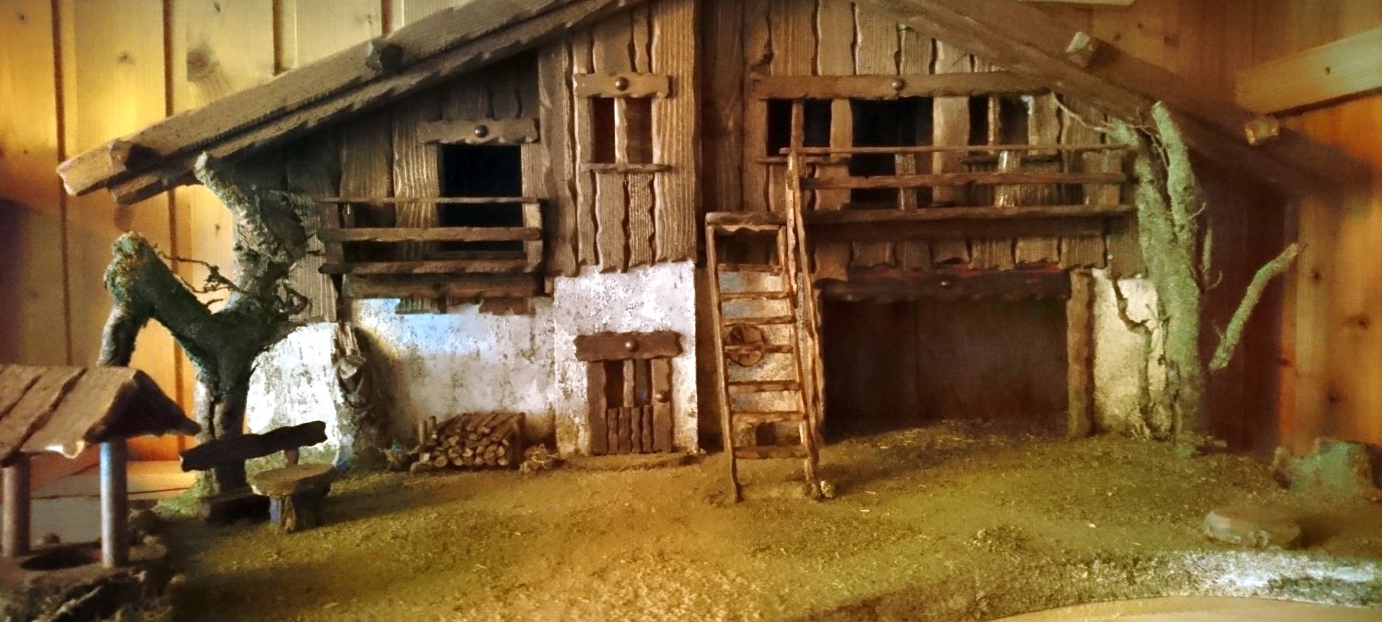 Gedanklich schon bei Weihnachten - Matthias aus Bergneustadt baut Krippen
