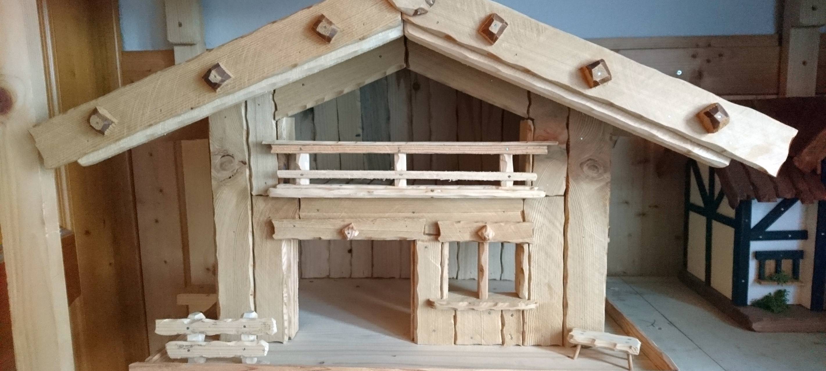 Gedanklich schon bei Weihnachten - Matthias aus Bergneustadt baut Krippen