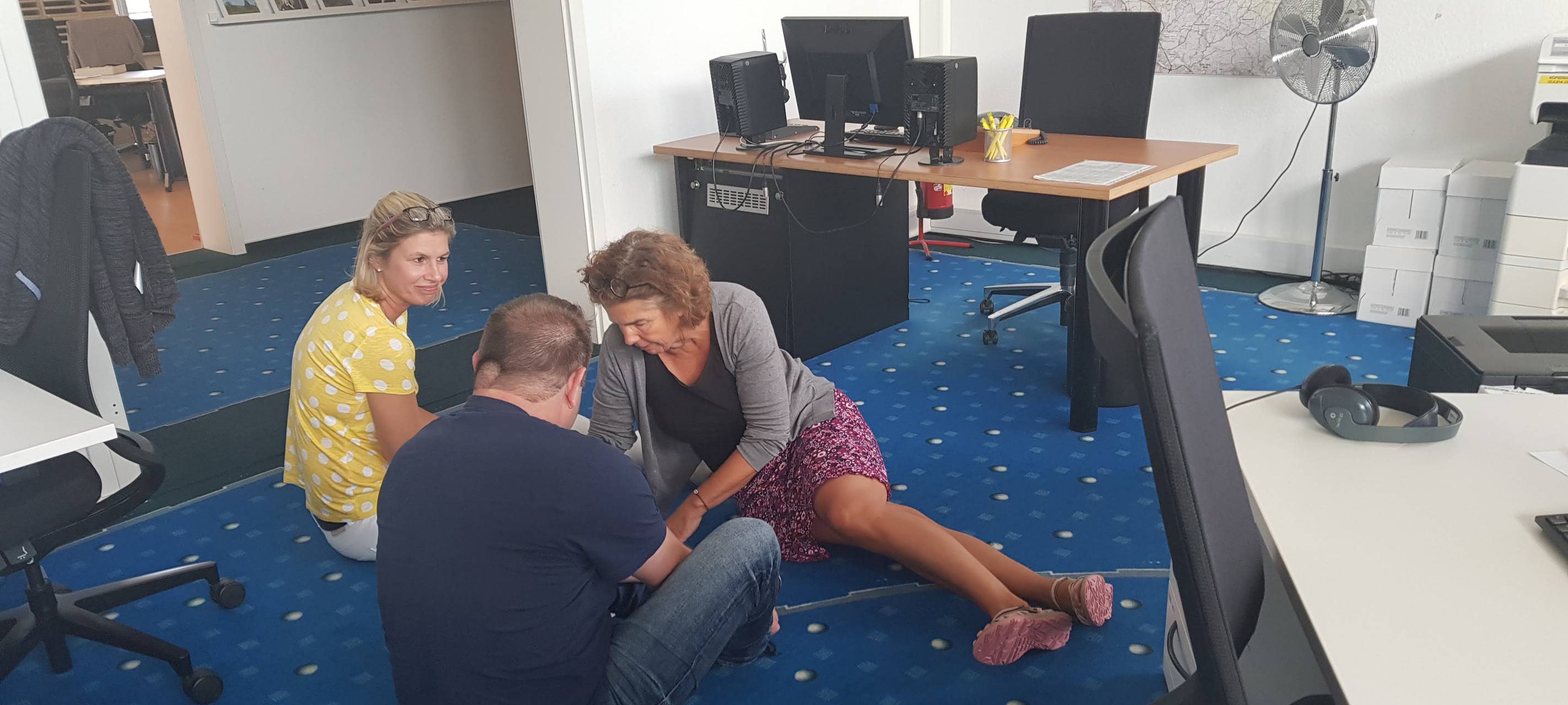 "Was macht der Hartmann denn da auf dem Boden?"