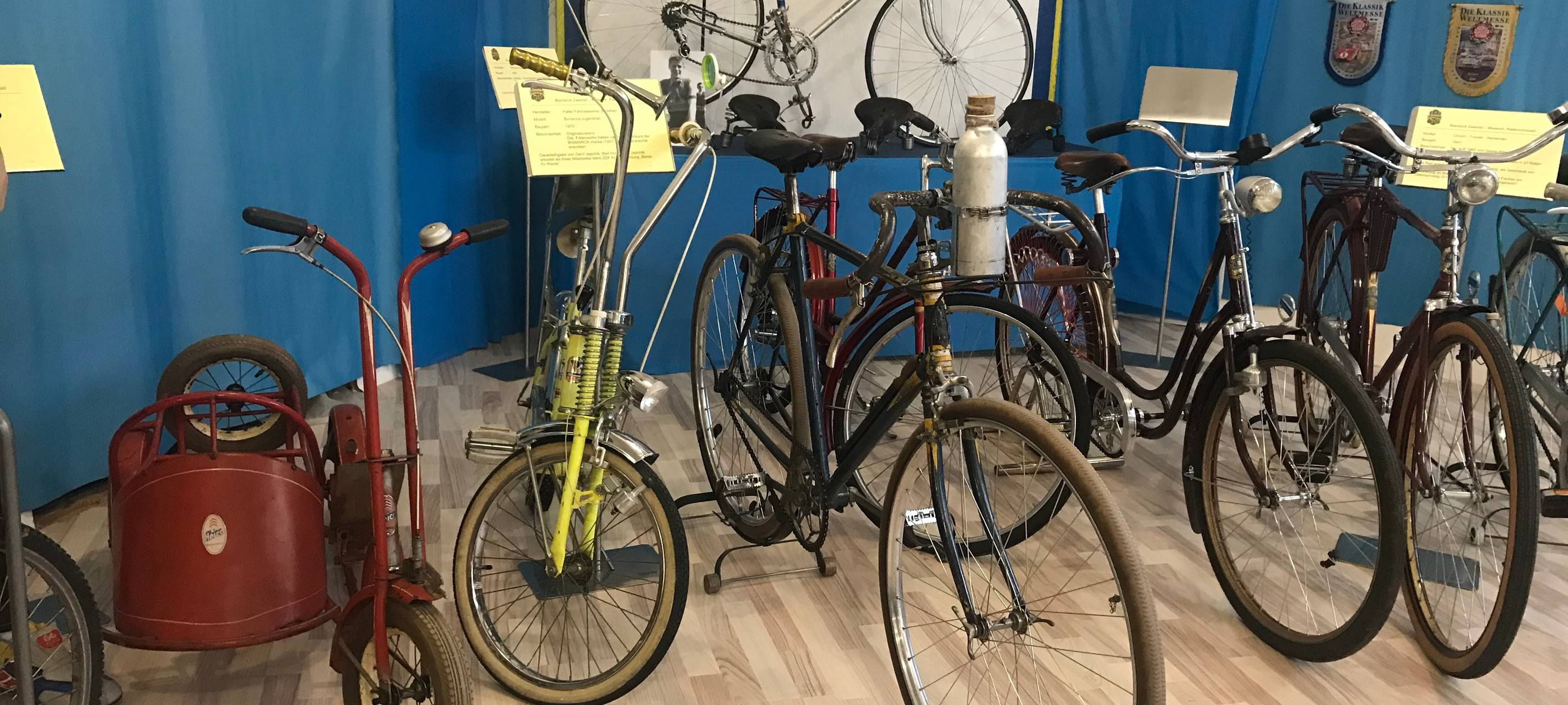 Historische Fahrräder auf Tour durchs Bergische