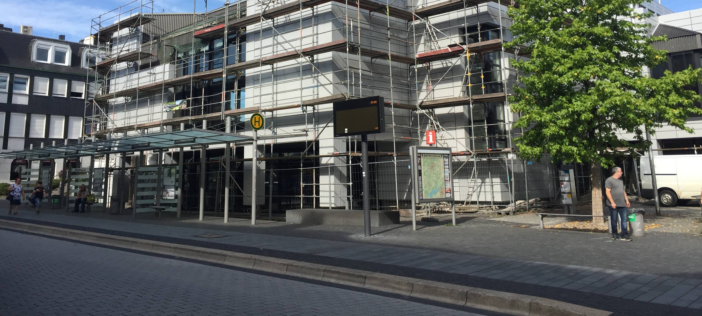 Rathaus Wermelskirchen wird wieder eingerüstet