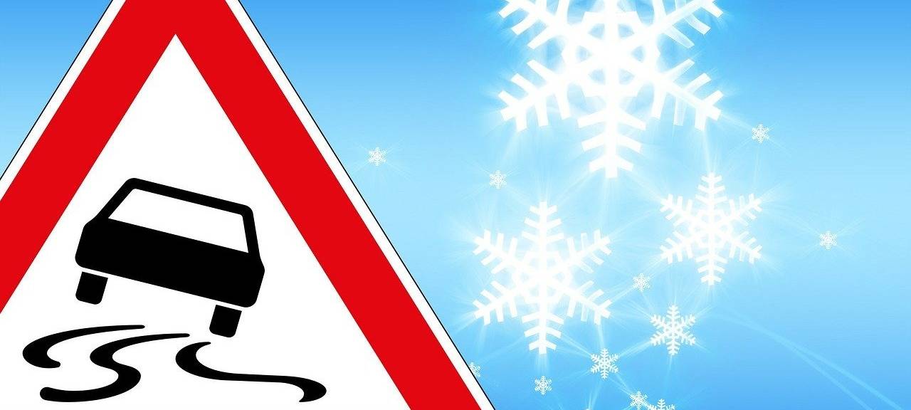 Mehrere Unfälle auf glatten Straßen
