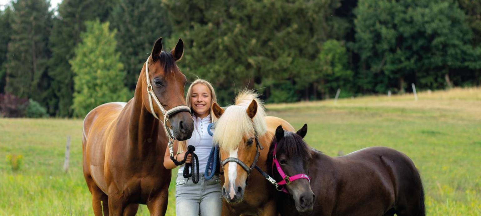 Marina, ihre Ponys und ihre Fans