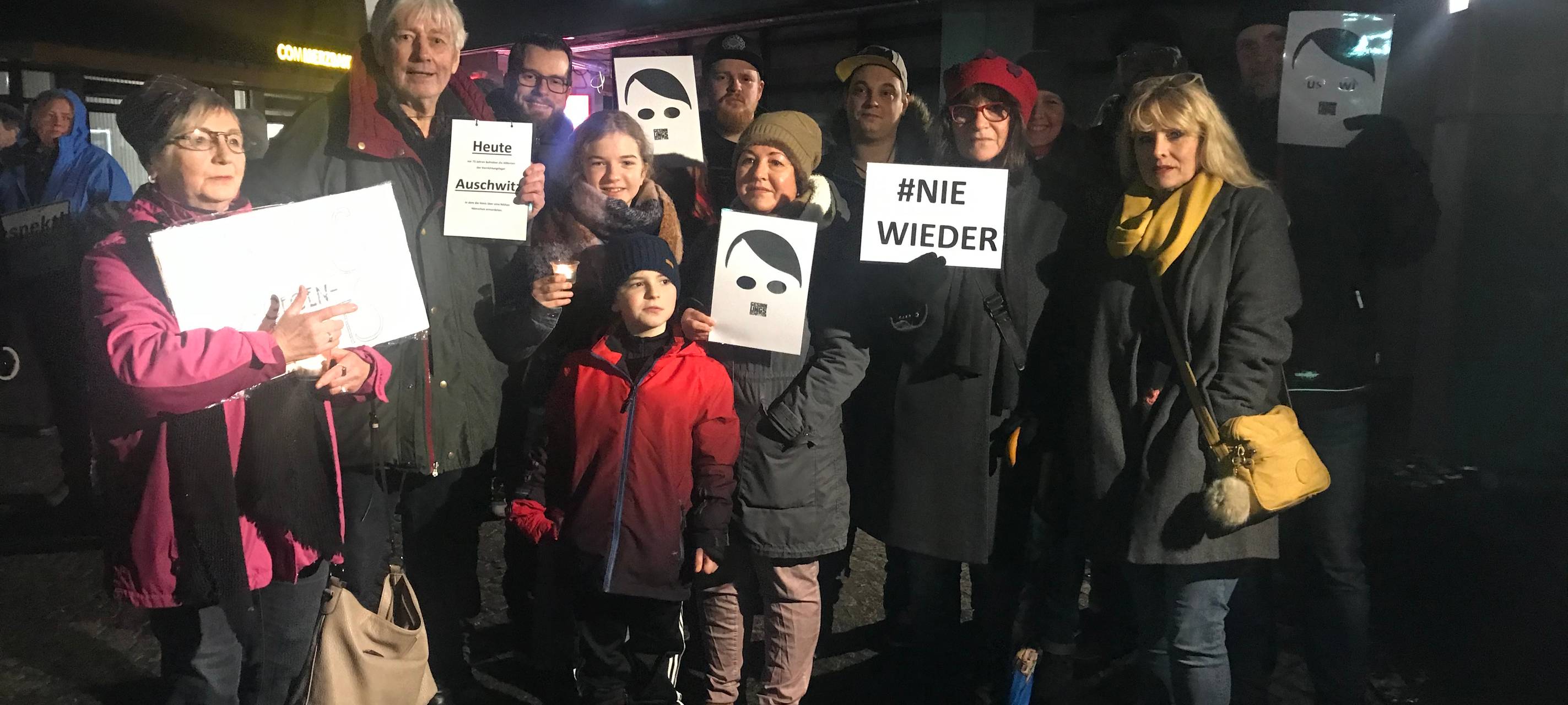 Bürger protestieren in Wermelskirchen friedlich gegen AfD Veranstaltung