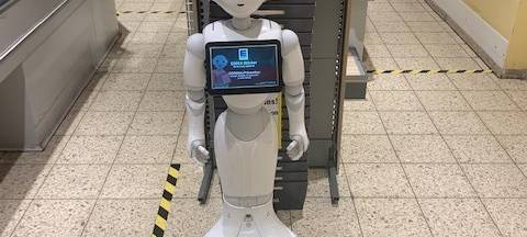 Roboter Pepper sorgt in Lindlar für gute Laune