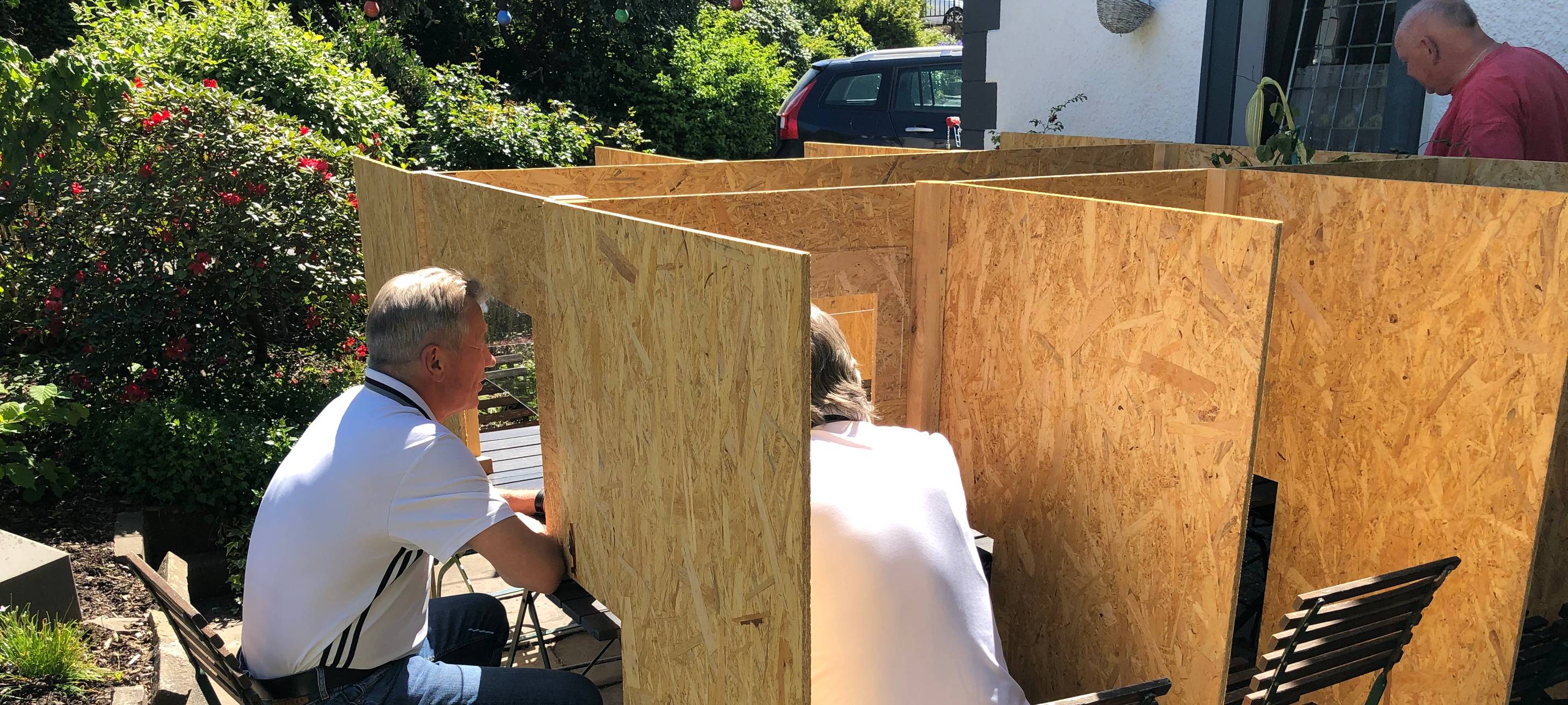 Lindlarer erfindet Corona-Kneipenbox und landet damit Internet-Hit