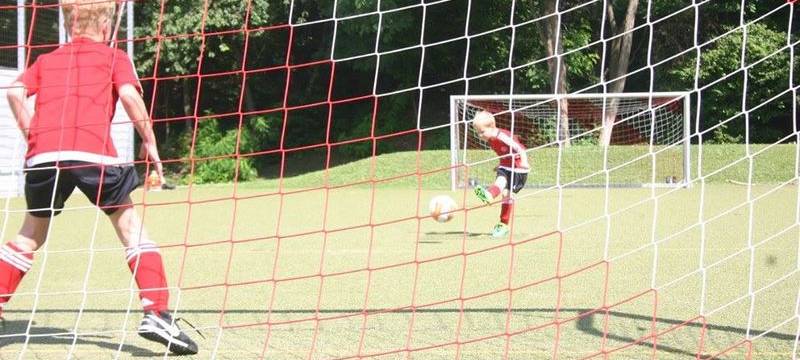 Kicken ohne Körperkontakt und mit Abstand