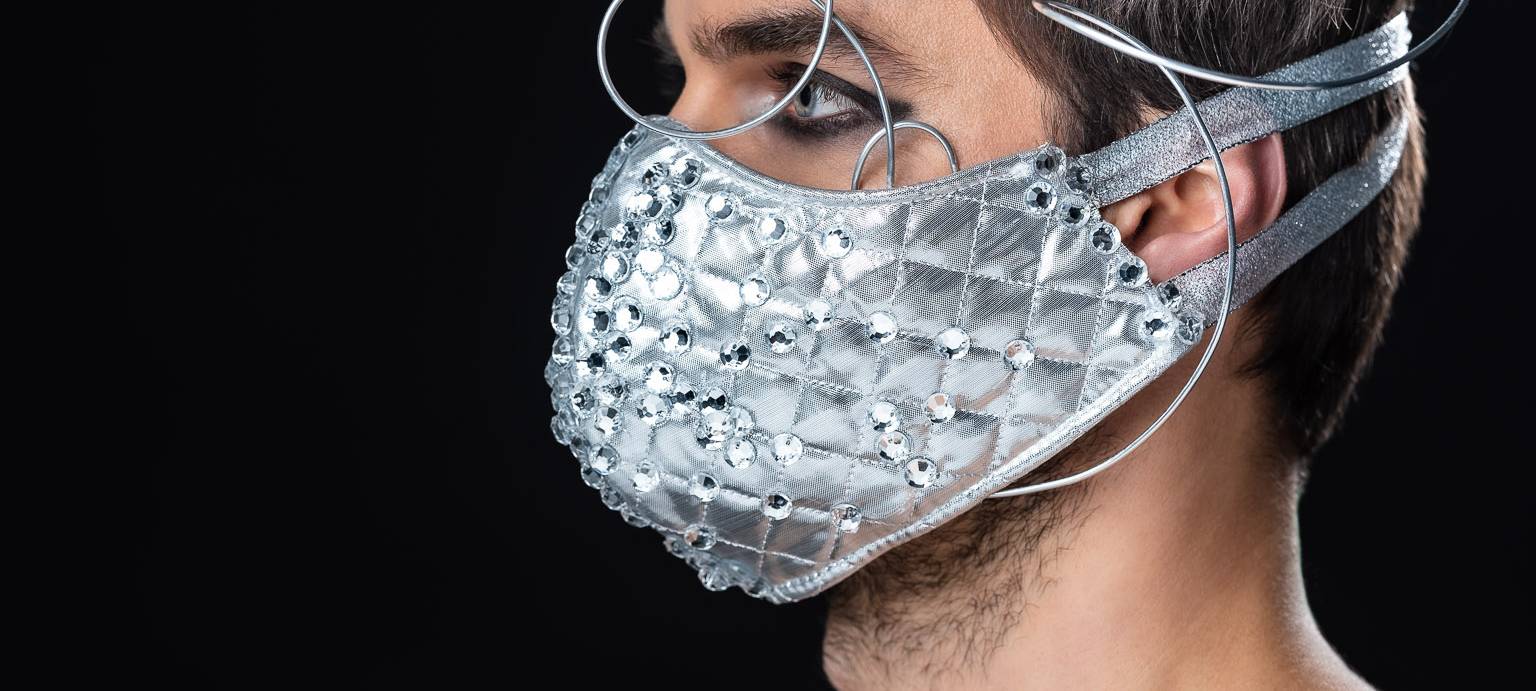 Masken als modische Accessoires