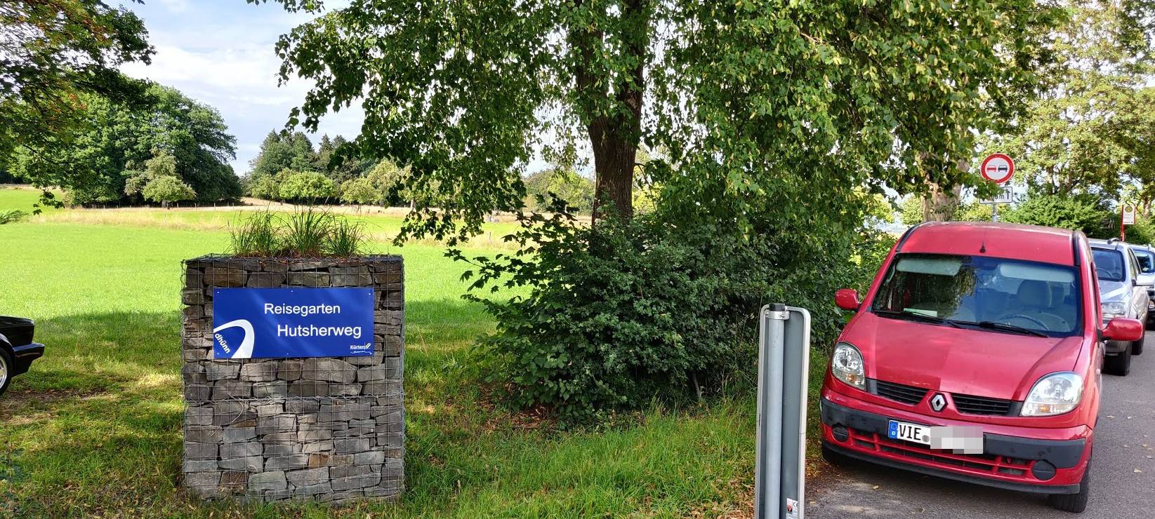Zugeparkt von Touristen