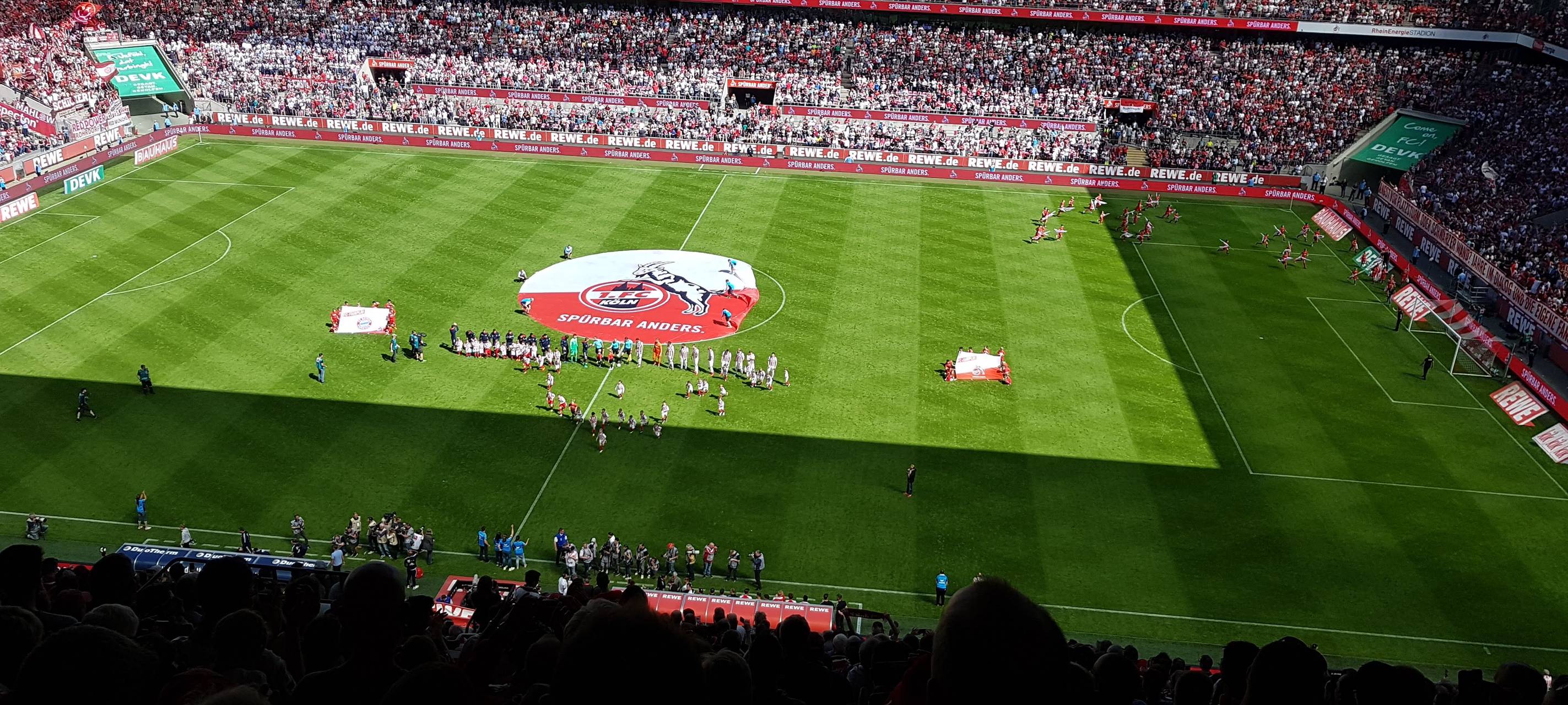 Es dürfen wieder Zuschauer in die Stadien und Hallen