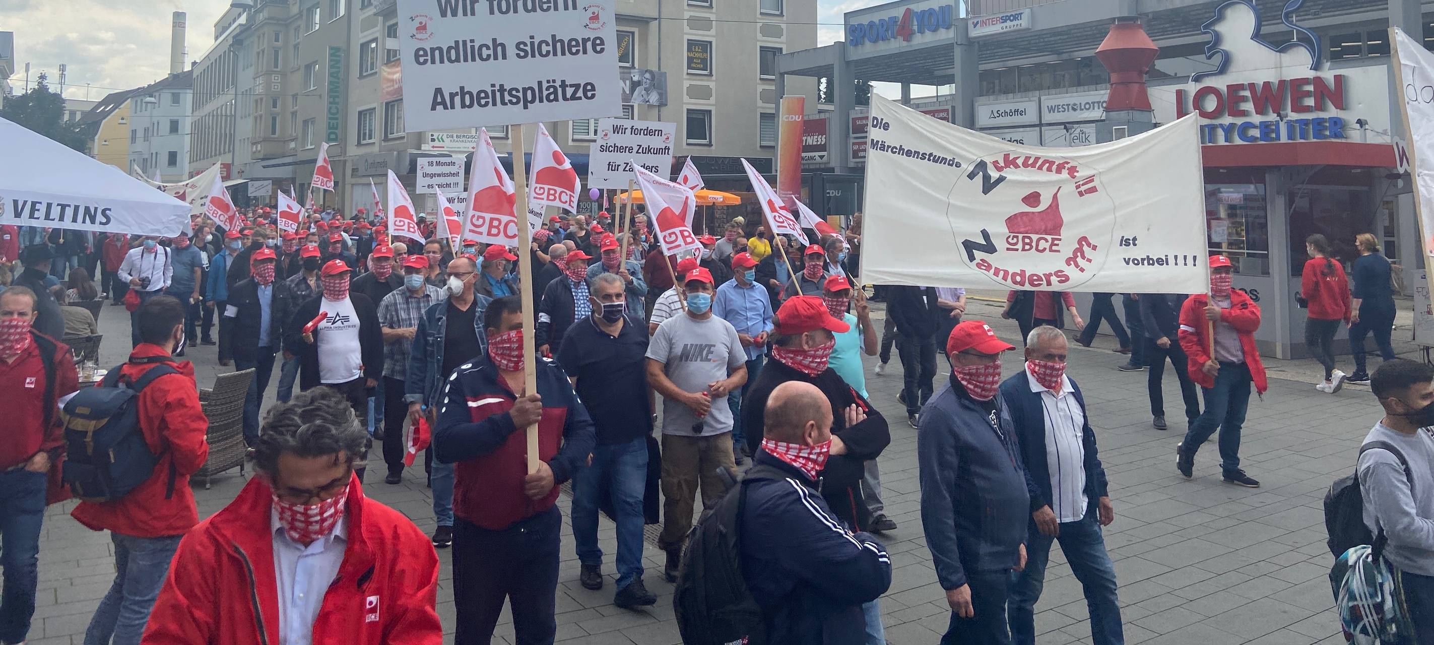 Rund 350 Teilnehmer bei Zanders-Demo in Bergisch Gladbach