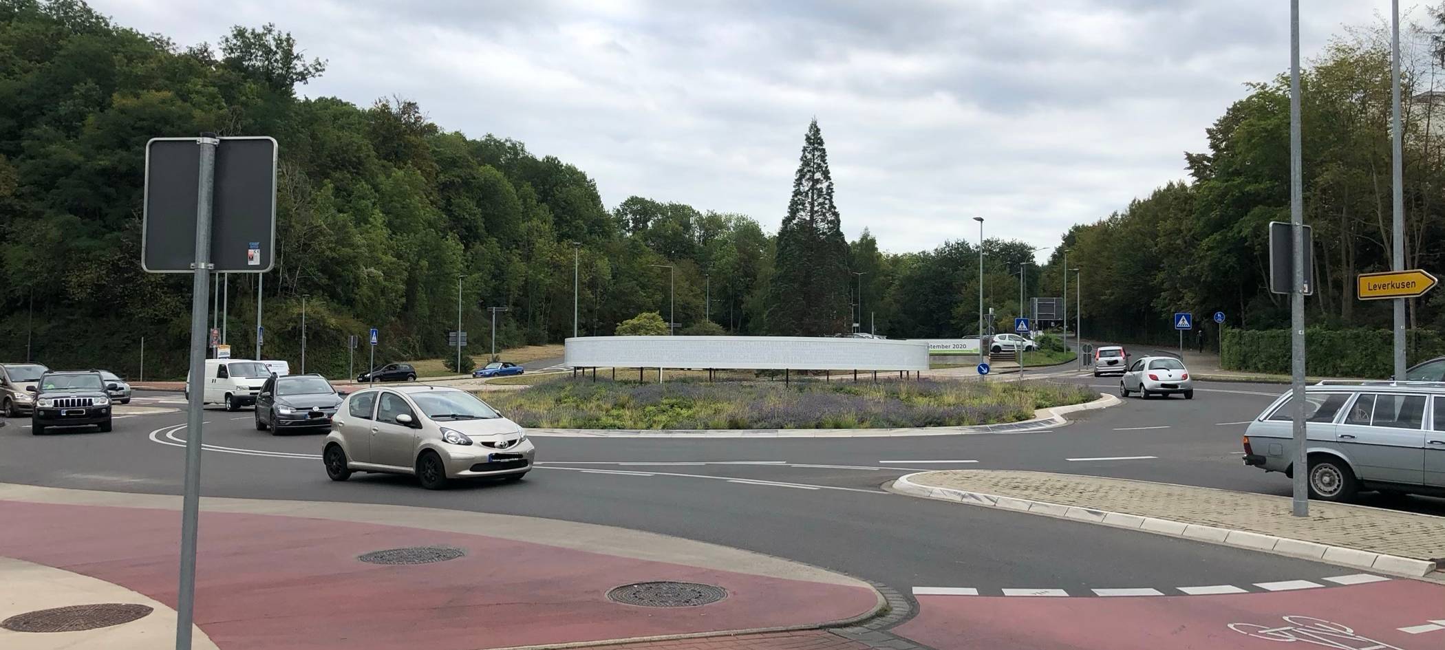 Kunst im Kreisverkehr: Nur schön oder auch gefährlich?