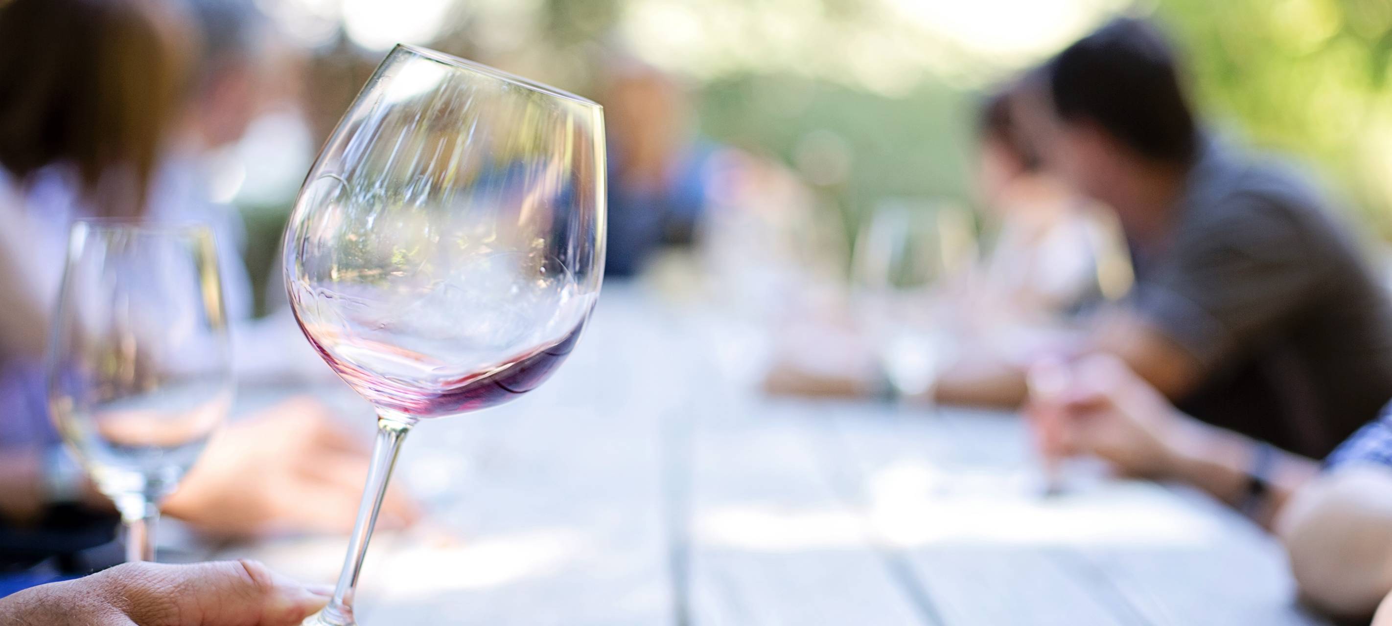 Menschen trinken mehr Alkohol