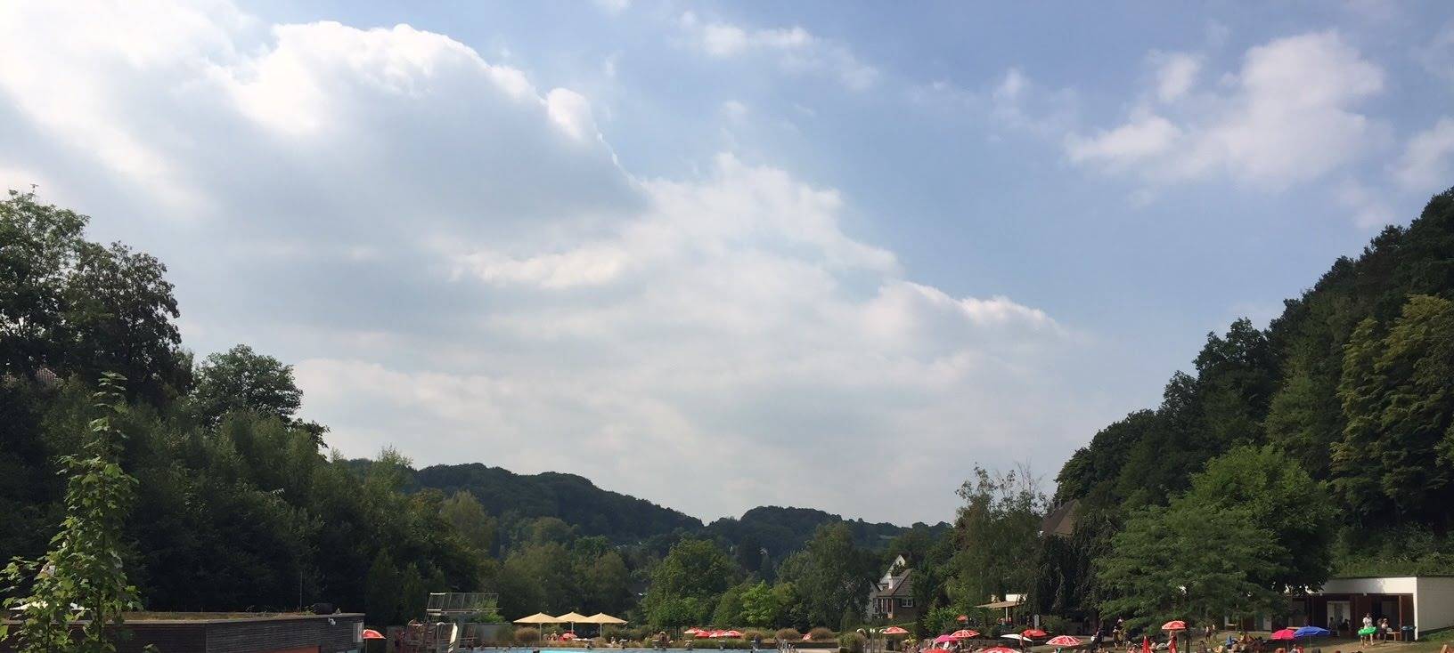 Freibäder hoffen auf weitere sommerliche Wochen