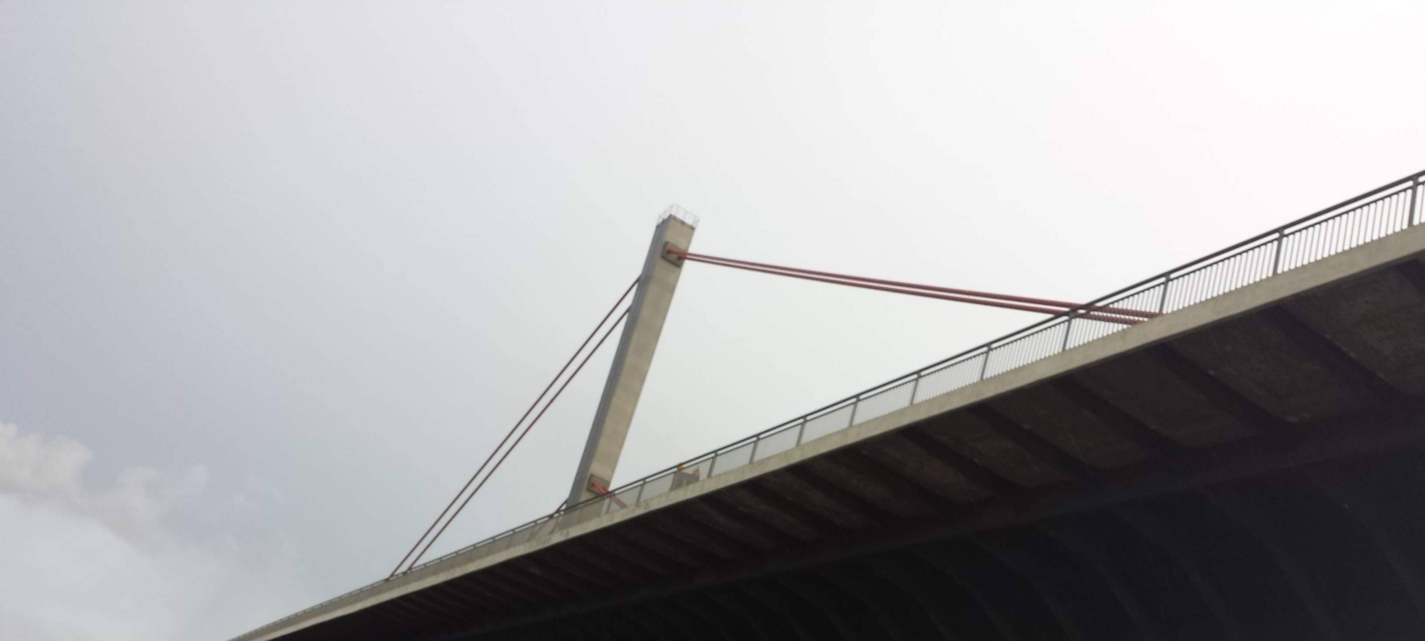 Halbzeit bei Bauarbeiten Rheinbrücke