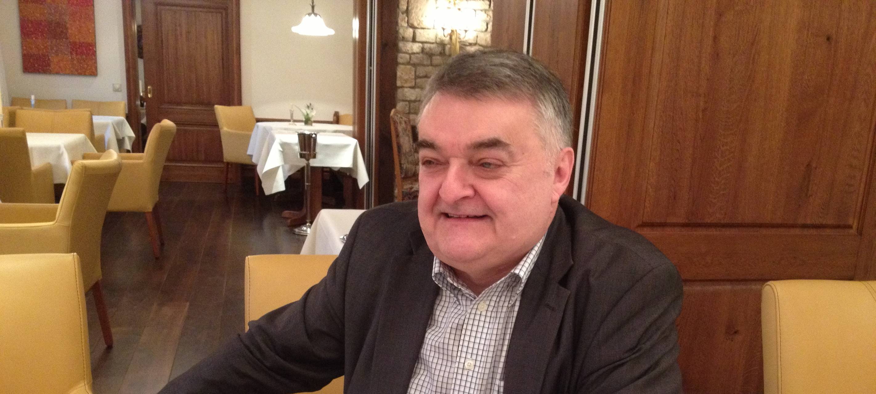 Leichlingen: Randalierer mit Bengalos vor Haus von NRW-Innenminister Reul