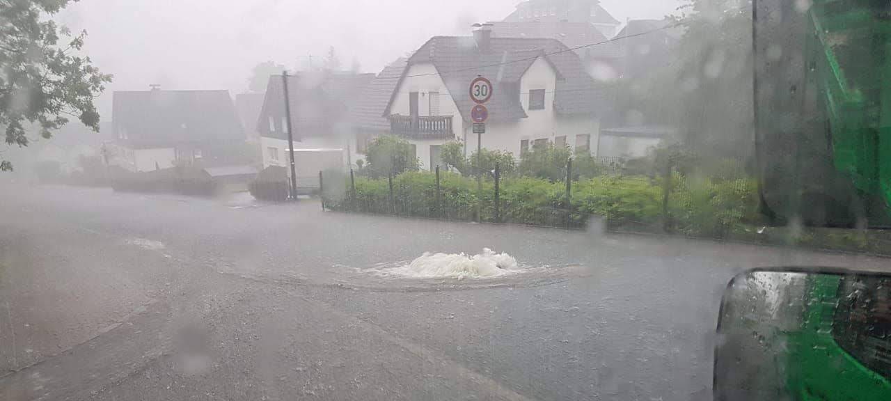 Überschwemmung Fluten Gulli