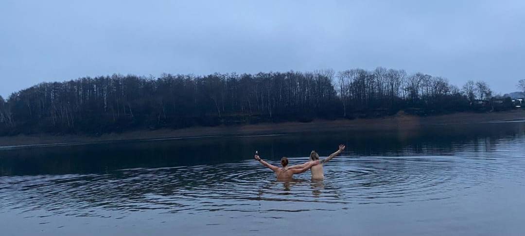 Schwimmen in kalter Bever